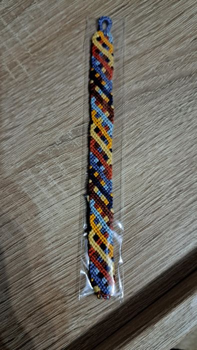 Ръчно плетени гривни (гривна на приятелството)