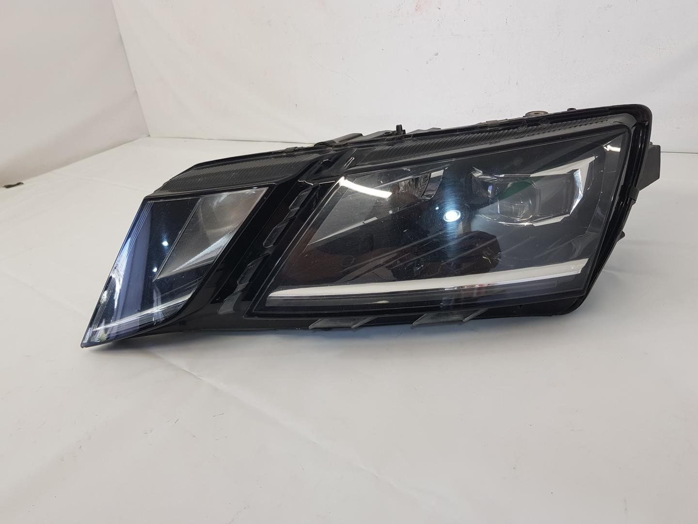 Far stanga full led Skoda Octavia 3 facelift dupa 2017