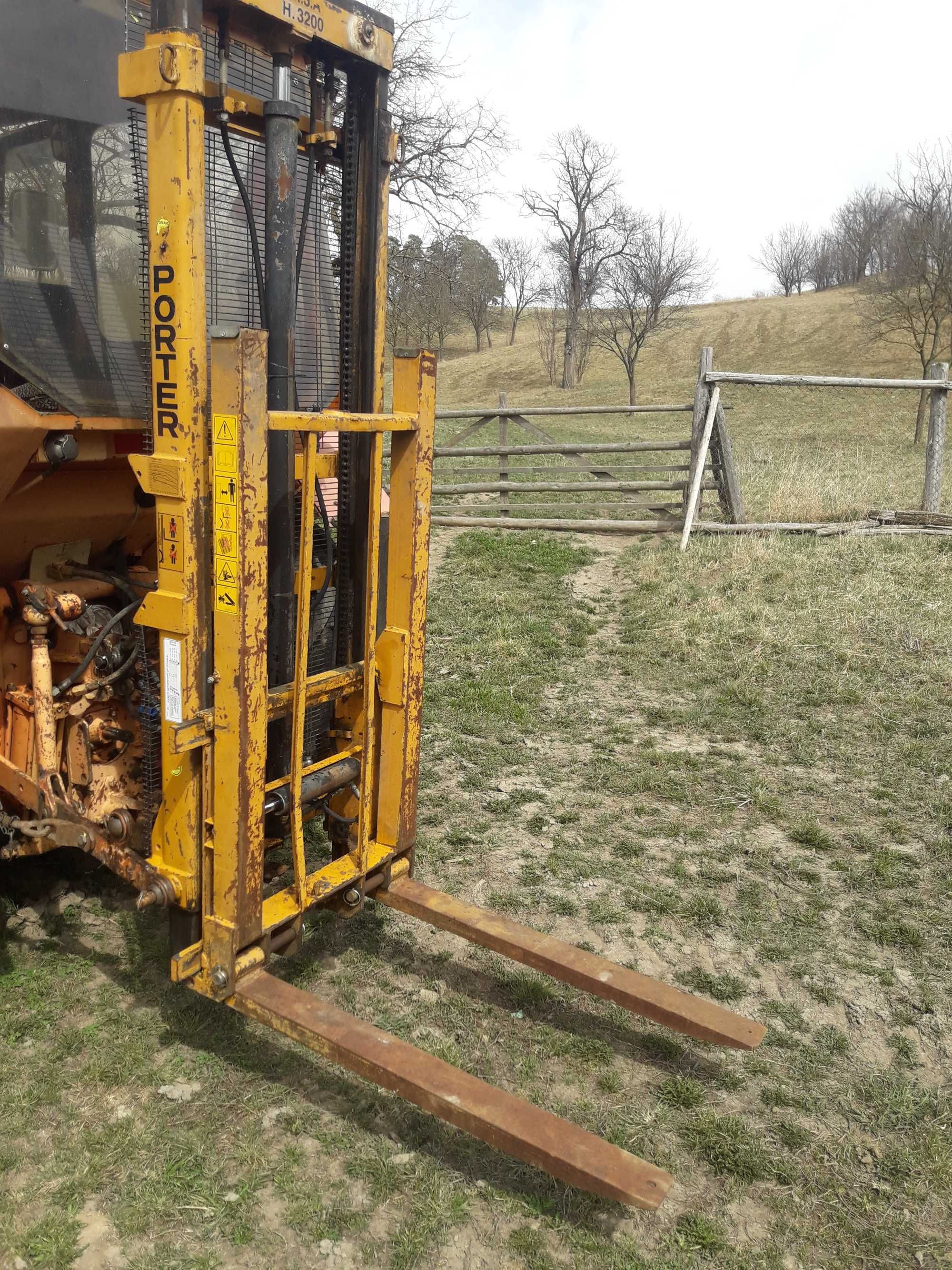 Încărcător Cosmag pentru tractor