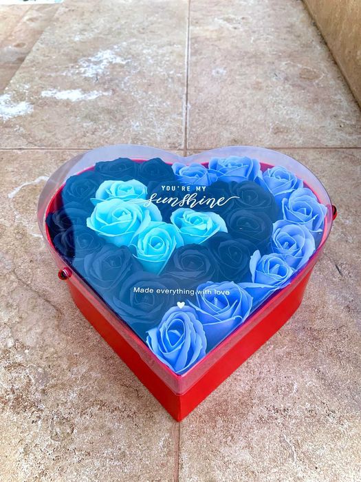 aranjamente buchete flori de sapun trandafiri in balon