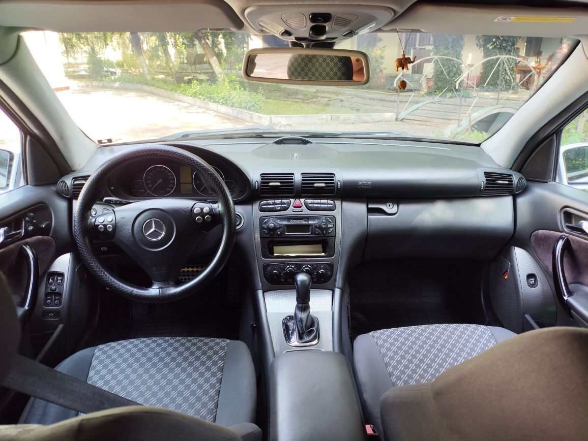 Продаю свой автомобиль Mercedes Benz W203