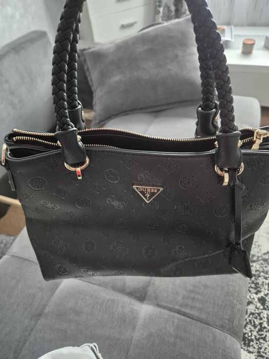 Geanta guess neagra material moale foarte comoda și incapatoare