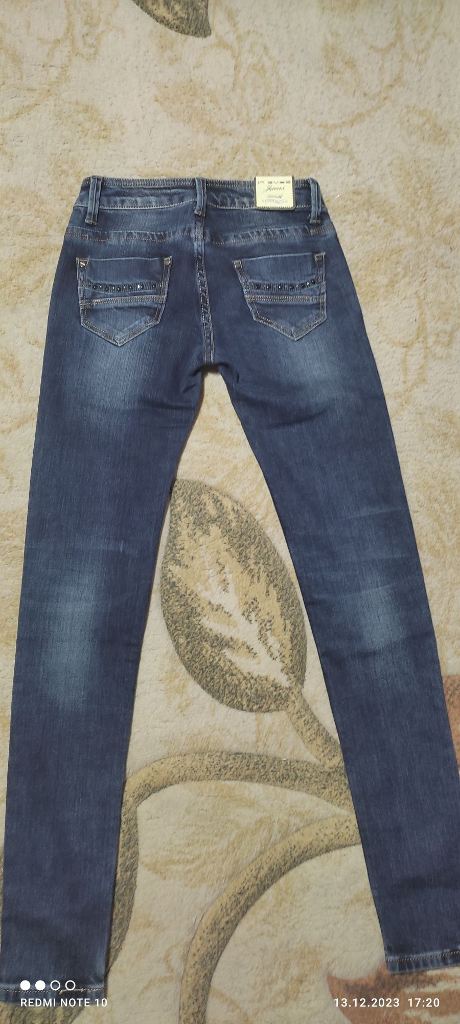 Продам обсалютно новые джинсы.