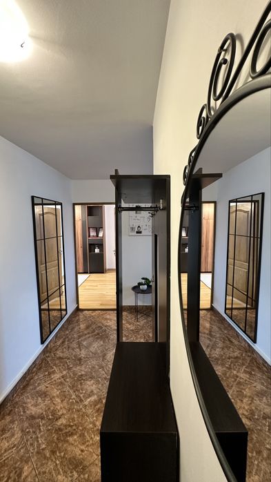 Ap 2 cam recent modernizat, central Str 1 Decembrie, parcare