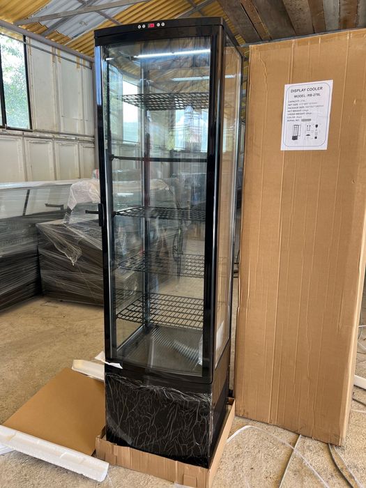 Vitrina frigorifica de prezentare a prajiturilor