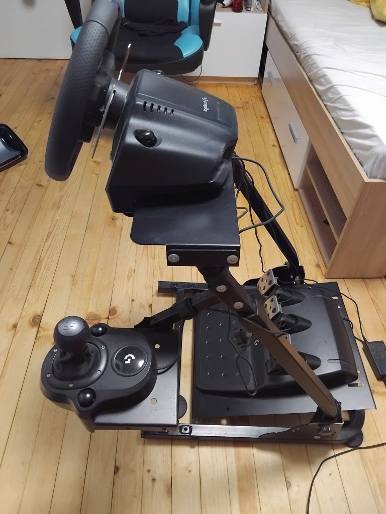 Волан Logitech G29 с педали и скоростен лост