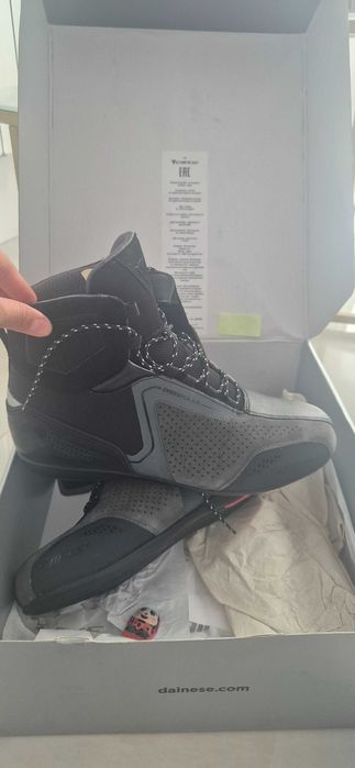 Papuci pentru motor, marca Dainese , noi cu eticheta, marimea 42