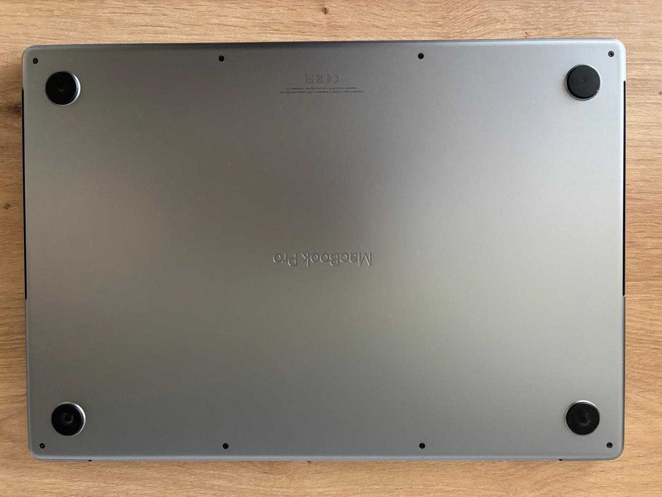 MacBook Pro 16" (2021, M1 Pro) – 16GB RAM, 512GB SSD, 231 cicluri