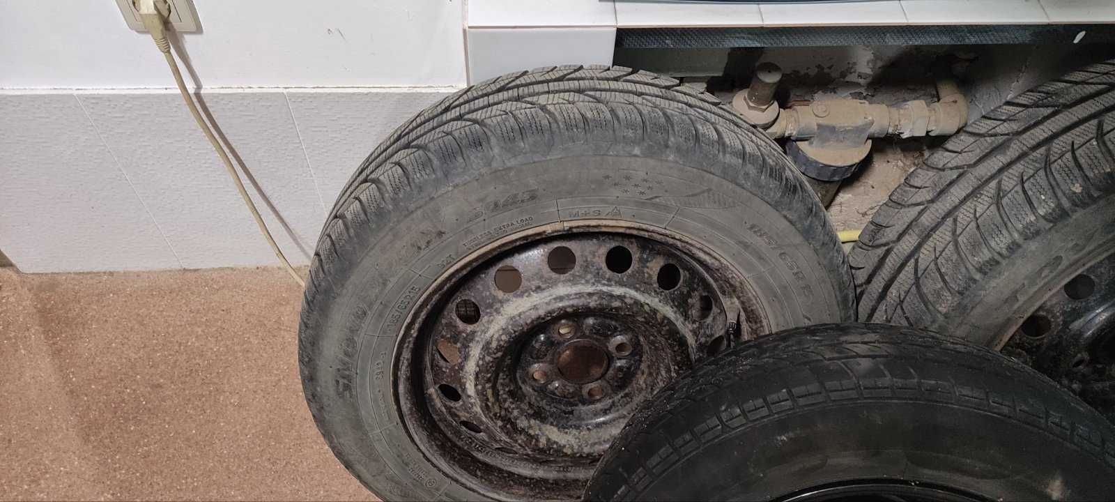 Метални Джанти 15" 5 бр. + Зимни гуми Toyo Snowprox 185/65 R15