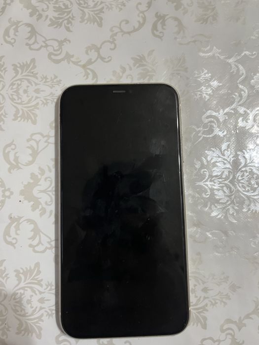 Айфон 11 идеал с коробкой все работает