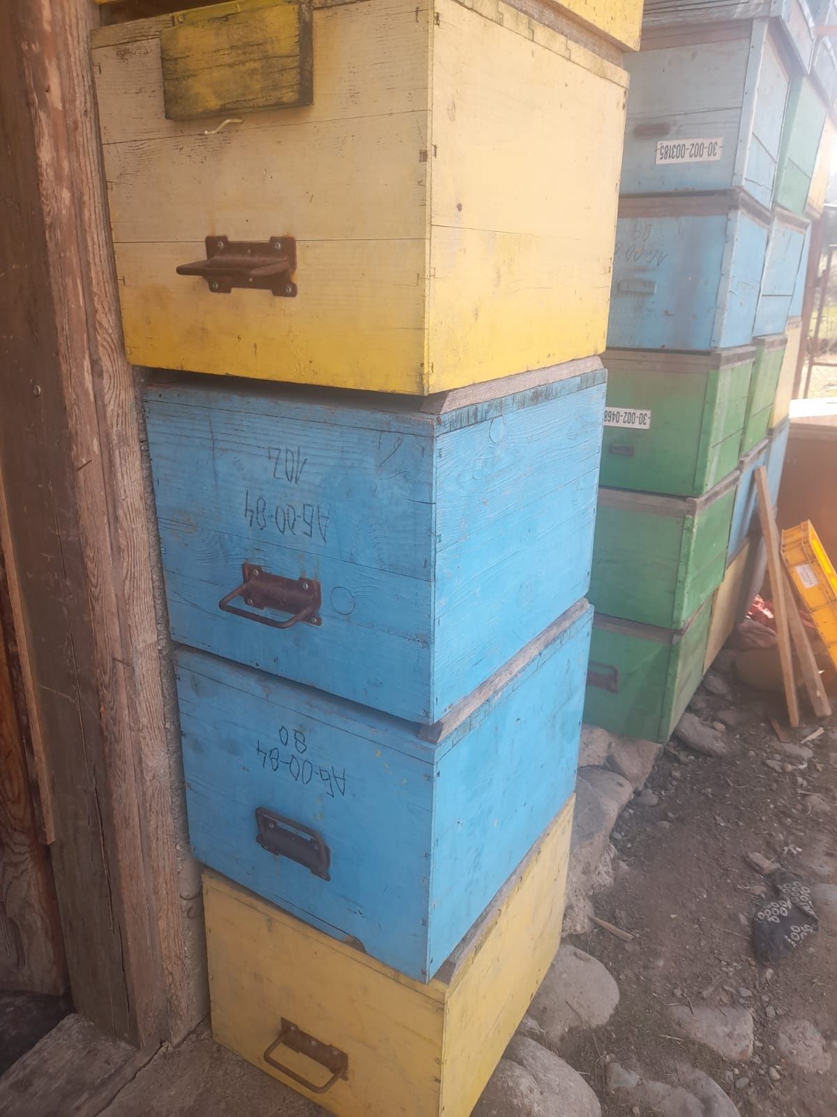 Vând stupină complet funcțională M.A.N 2002