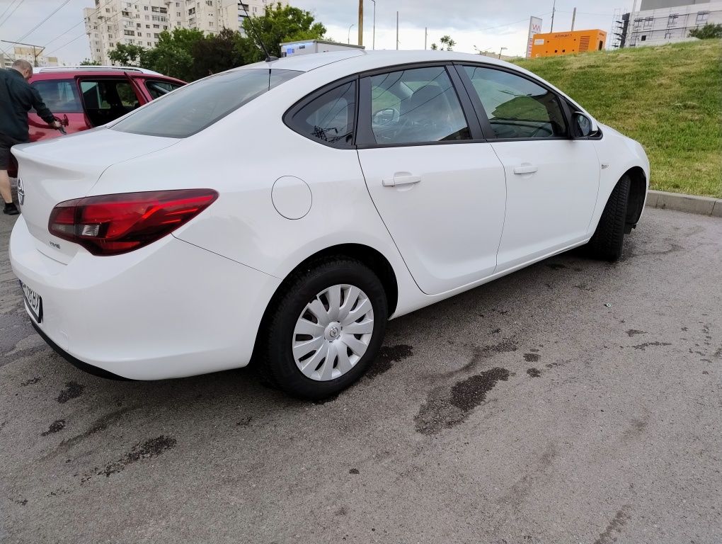 Продавам Opel Astra