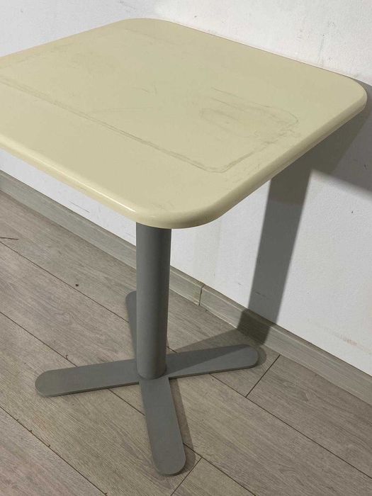 Măsuță 55X55 cm cu Picior Metalic