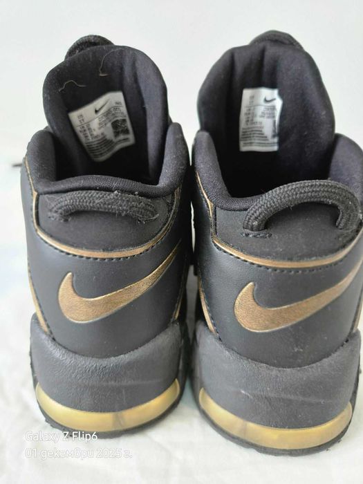 Оригинални Nike Air More Uptempo – НОВИ, размер 31 (1Y), Black/Gold