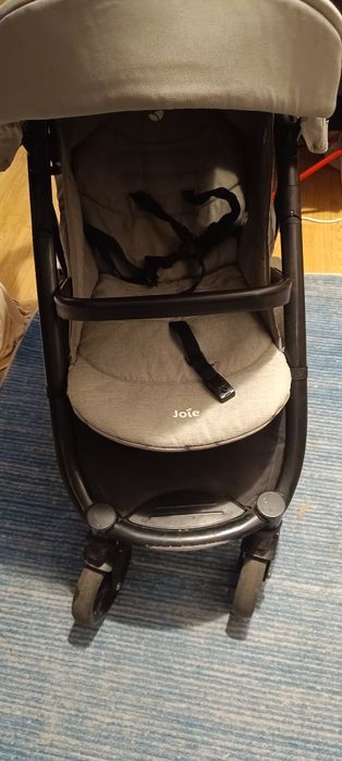 Cărucior bebe joie