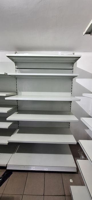 Rafturi metalice stare foarte buna
