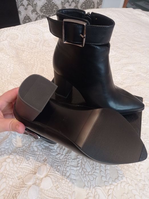 Обувь неподашлa по размеру