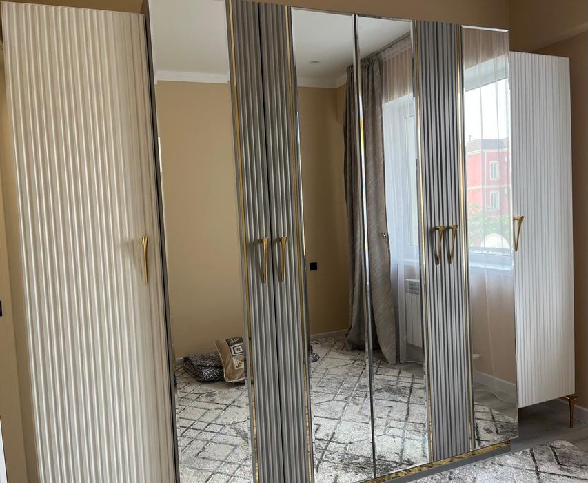 Шкаф сатылады минус жок спальни сатамын