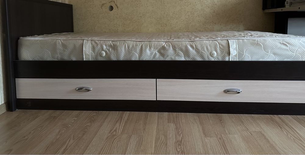 Шкаф и кровать одноместная