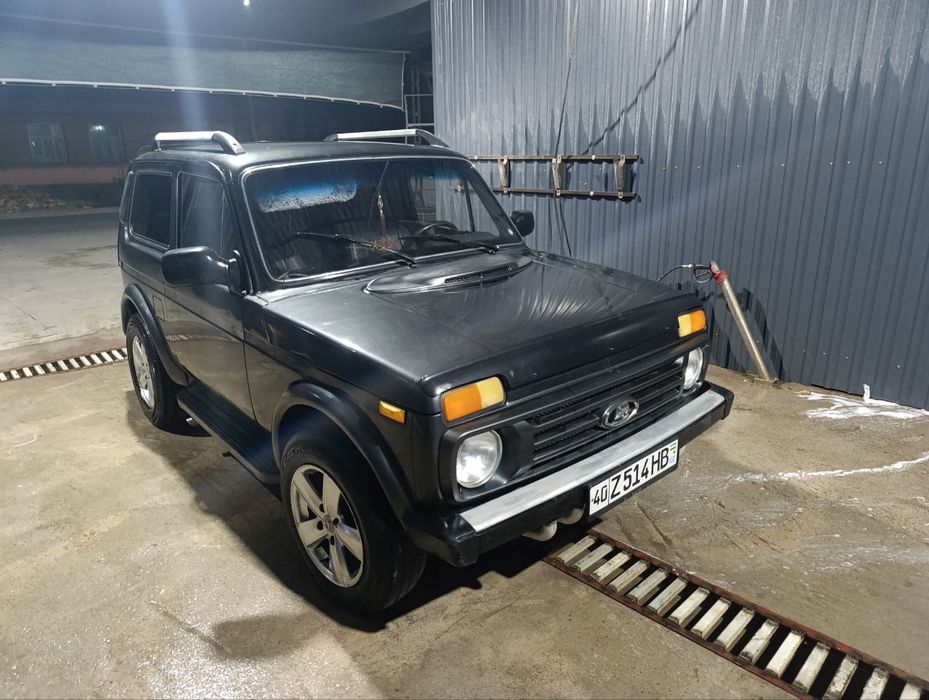 Yurib turgan avtomobil 4x4