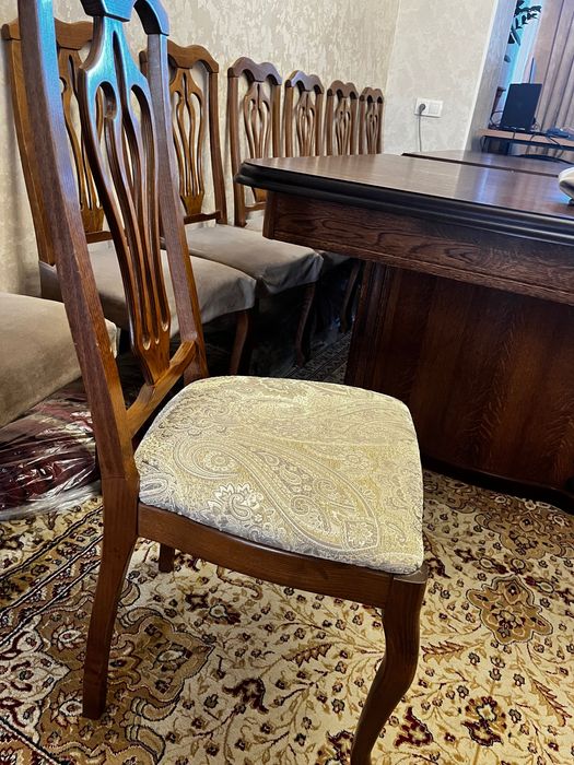 Стол со стульями