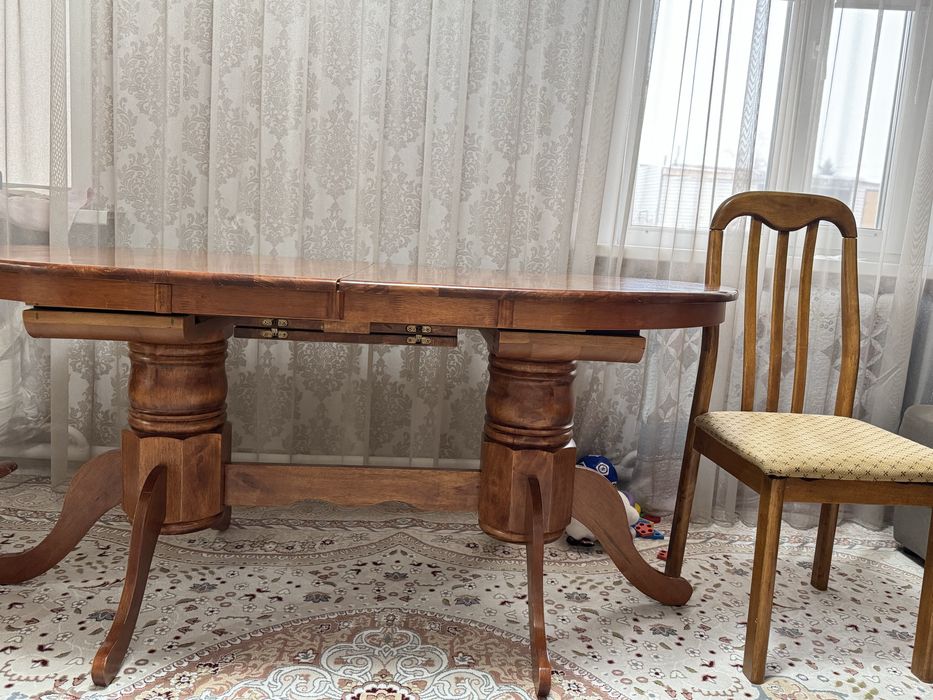 Стол со стульями