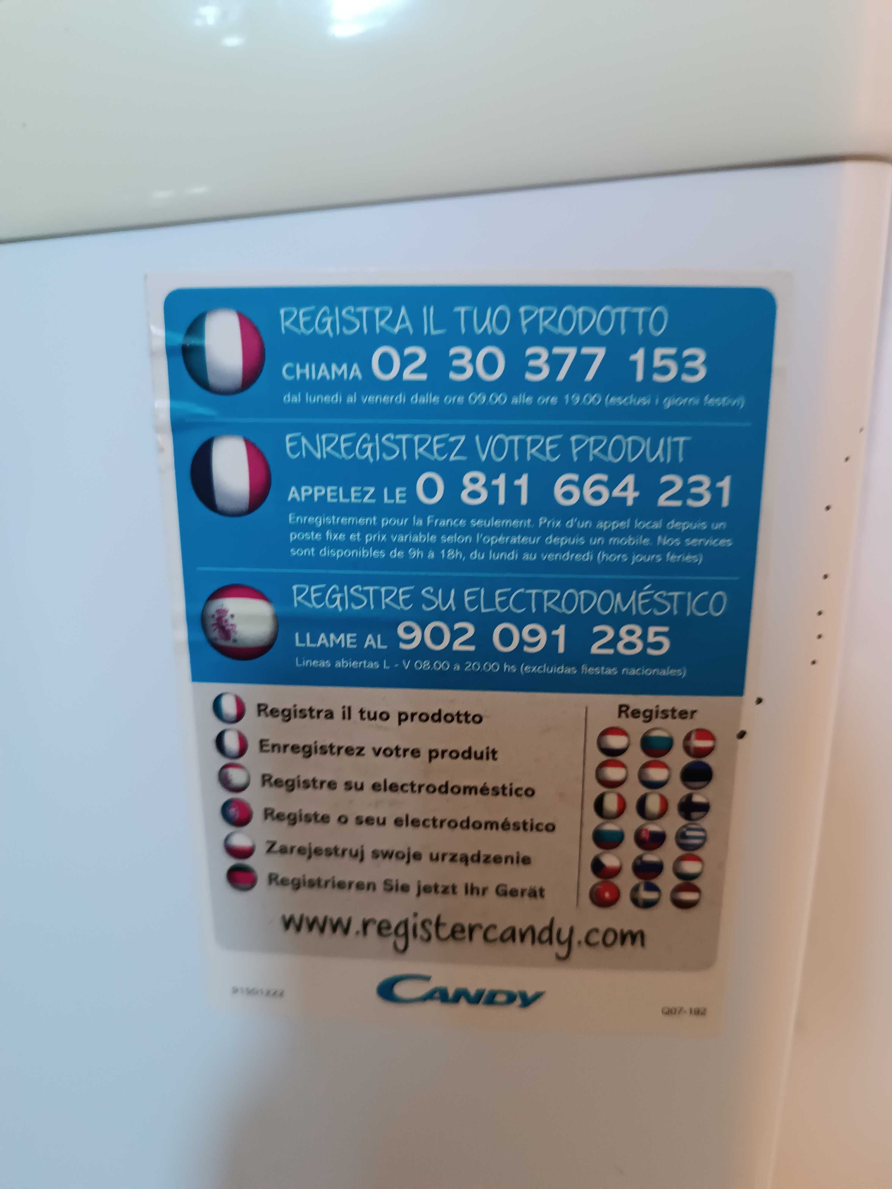 Продавам работещ употребяван хладилник с горна камера Candy.