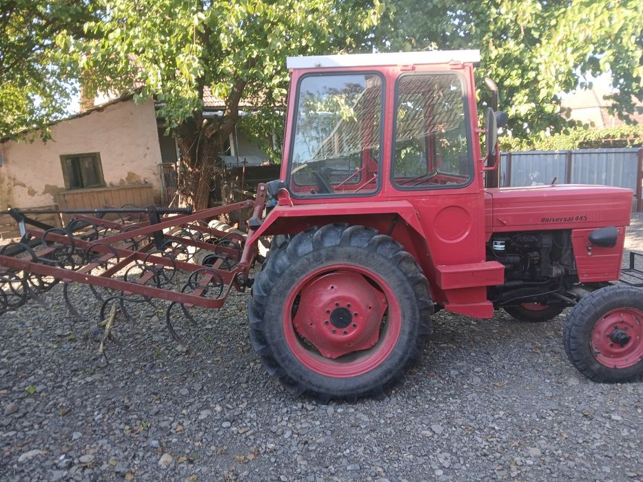 Tractor  u445  in stare foarte buna