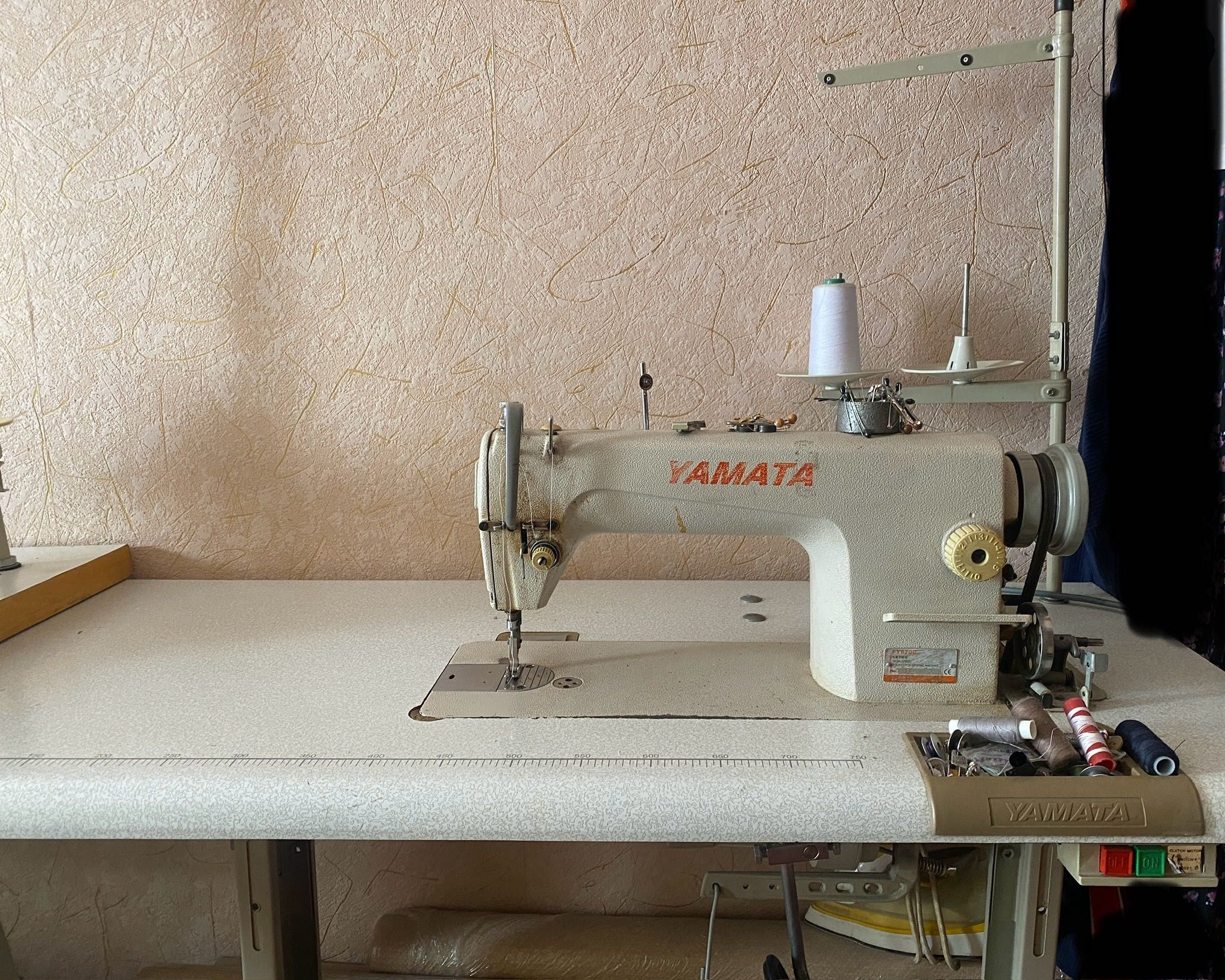 швейные машины JUITA JT7766 и YAMATA FY8700