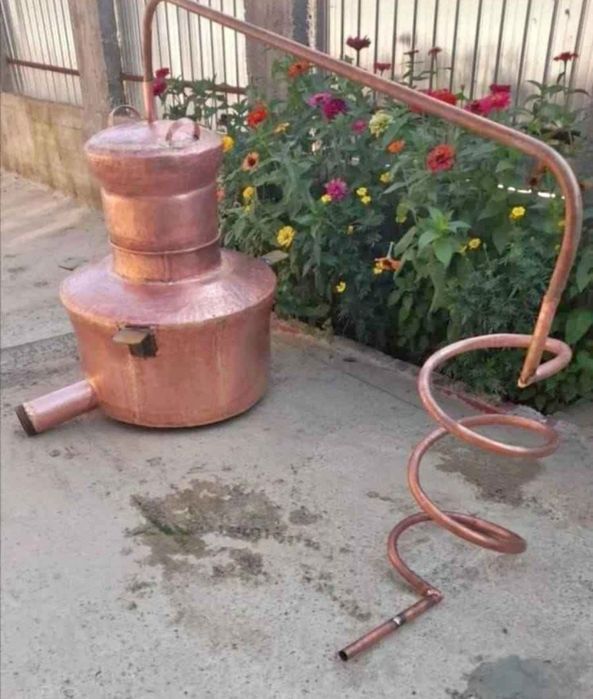 Vând un cazan de țuică din cupru alimentar capacitate de 100l cu fundu