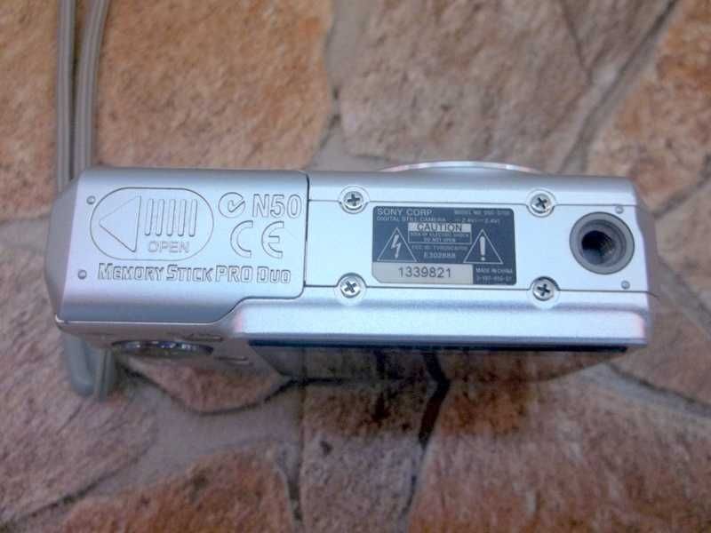 SONY Cyber-shot DSC-S700 Silver 7.2 MP 3X Optical Zoom Digital Camera