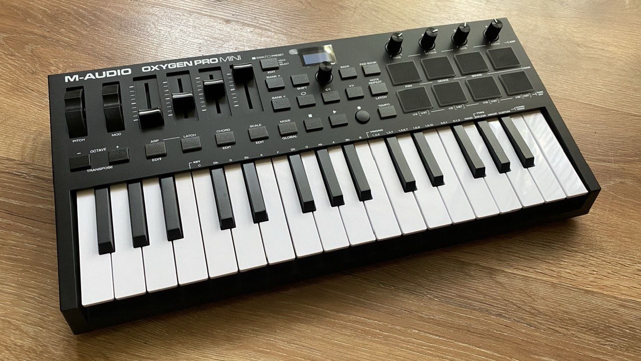 Продается MIDI-клавиатура M-Audio Oxygen Pro Mini