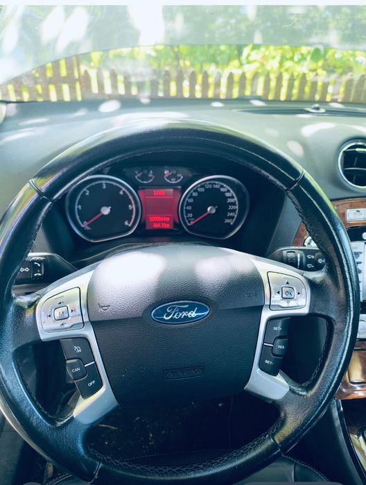 Ford mondeo ghia