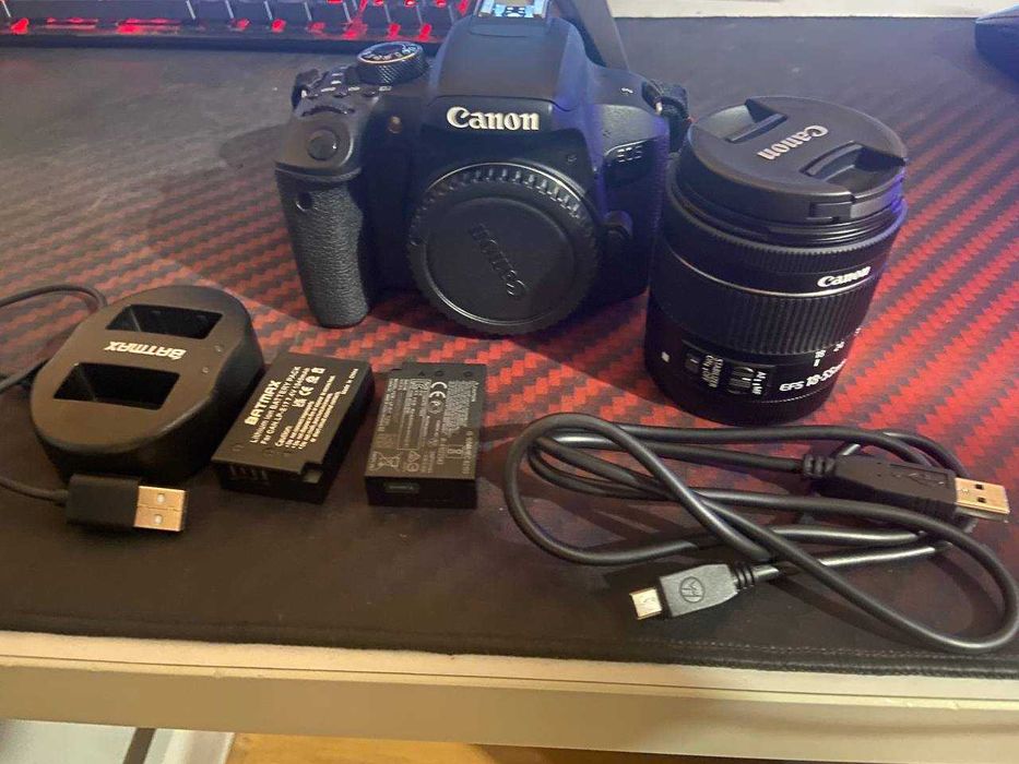 Камера CANON EOS 800D +обектив +3 батерии