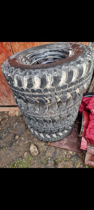 Vand cauciuc + jante OFF ROAD  4×4  M+S . 50 %  folosit. Made In Spain