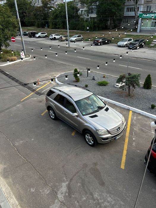 Mercedes-Benz ML Stare tehnică și estetică bună / mașină este păstrată