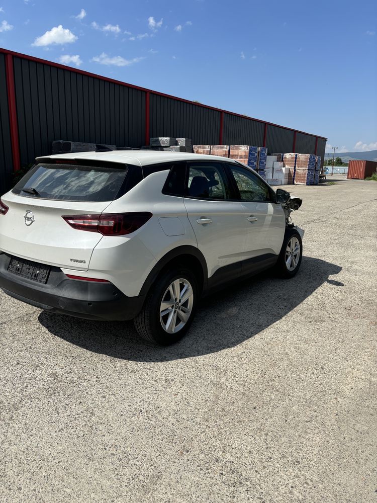 Opel grandland x avariat