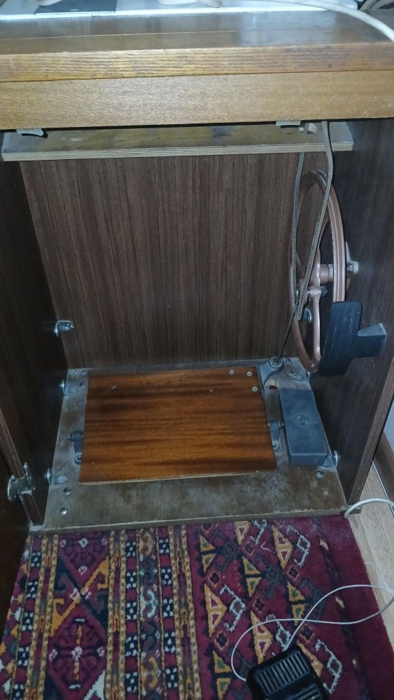 Швейная машина Чайка