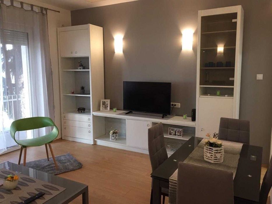 Дава се под наем Двустаен апартамент в Бургас, Братя Миладинови - 63 кв.м за 178.5 € - Снимка #2