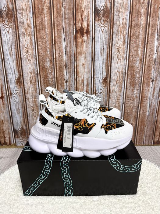 40 41 Versace Chain Reaction Greek Print