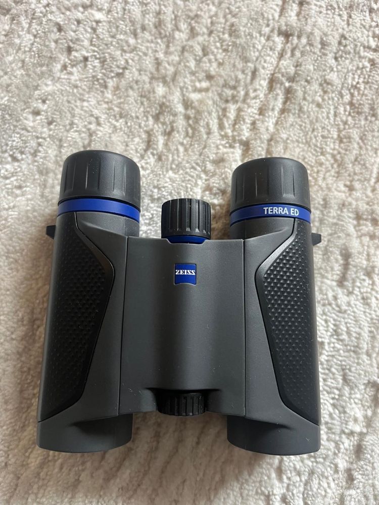 Binoclu Zeiss Terra ED 10x25