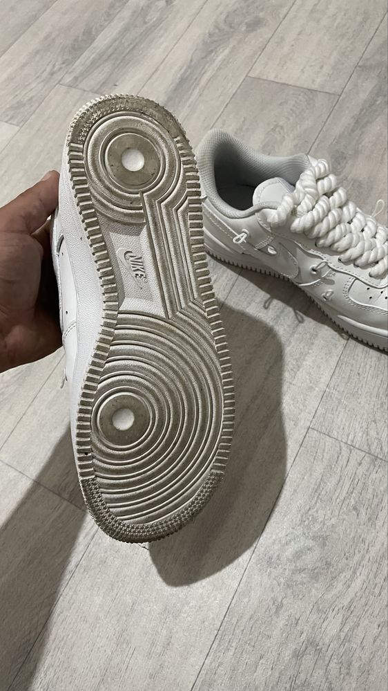 Nike krasovka sotila sifatli