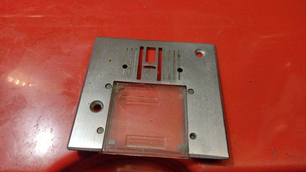 Vând Plăcută mașină de cusut singer