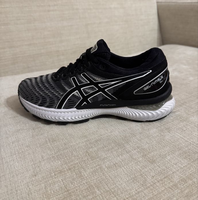 Дамски маратонки ASICS Gel-Nimbus 22