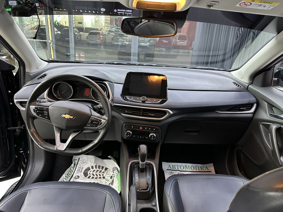 Chevrolet tracker 2 premier 2023 qora rang propan