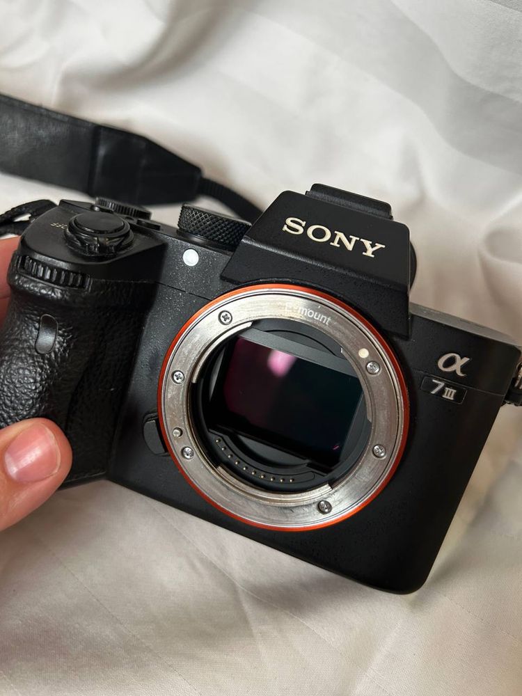Продает фотоаппарат Sony A7 iii без объектива