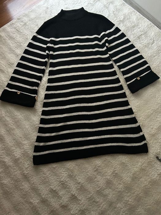 Рокля от плетиво със шапка.