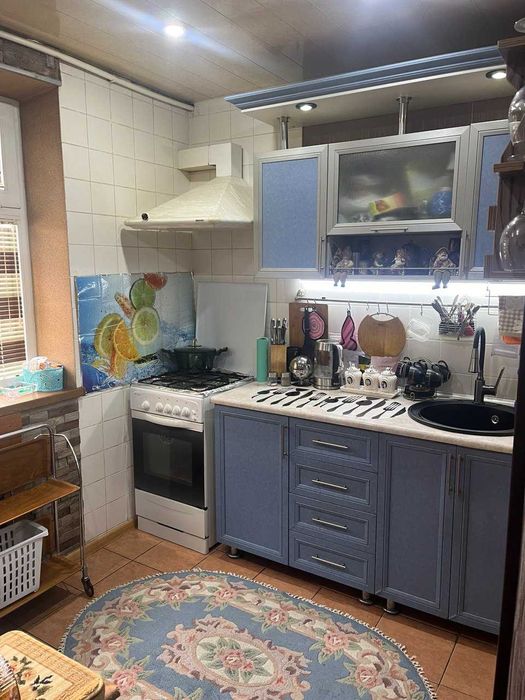 Продаётся своя квартира 2/5/5 13 кв Фархадский перекрёсток