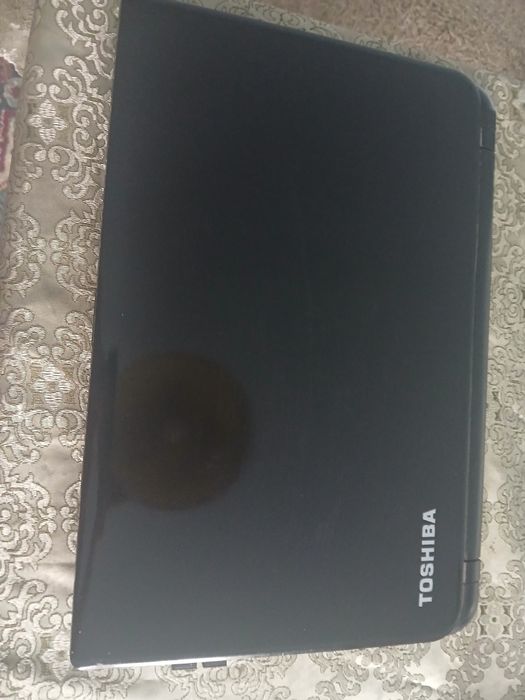 Vând laptop Toshiba