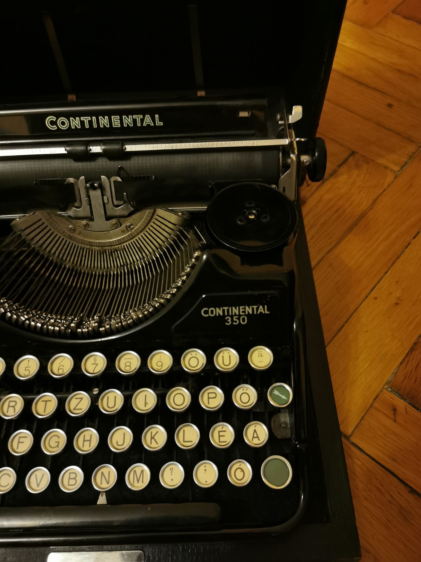 Mașina de scris Continental 350 cu toc original